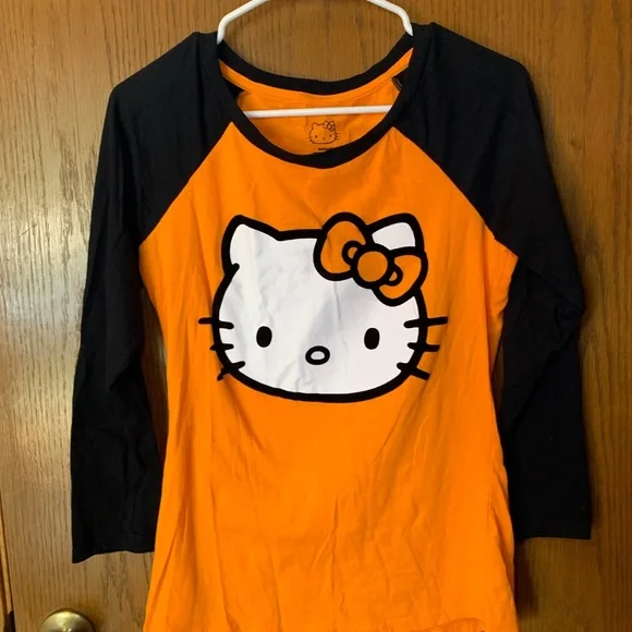 Hello Kitty by Sanrio Halloween Raglan Top – Women’s Medium 🎃👻 - Picture 4 of 6